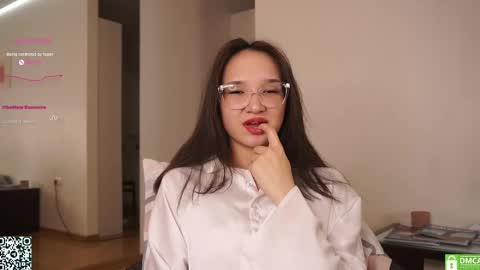 Viola online show from March 6, 2025, 9:42 pm