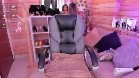 Snapshot of _victoria_collins chatting on June 17, 2026, 11:23 am Sol online show from June 17, 2026, 11:23 am
