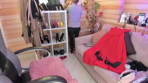 Snapshot of _victoria_collins chatting on July 15, 2026, 10:09 am Sol online show from July 15, 2026, 10:09 am