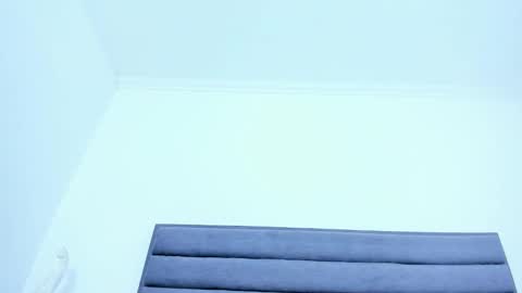 _violet_moon1 online show from February 6, 2025, 9:38 pm
