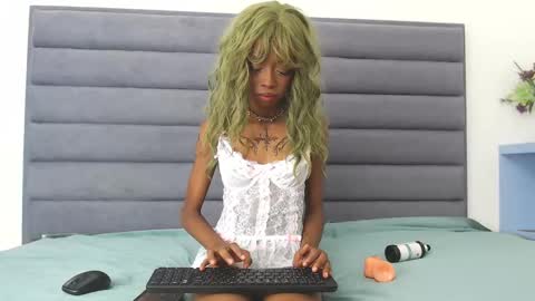 _violet_moon1 online show from February 22, 2025, 9:59 pm