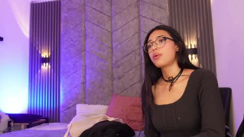 Snapshot of _viollettenoir_ chatting on May 16, 2026, 8:29 pm online show from May 16, 2026, 8:29 pm