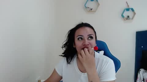 Snapshot of _vitoria1 chatting on March 3, 2025, 5:42 am Victoria online show from March 3, 2025, 5:42 am