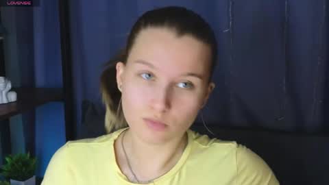 _watchmesmile_ online show from May 3, 2026, 5:35 am