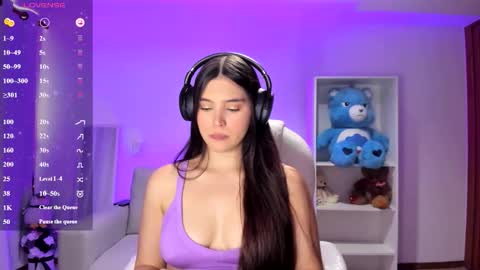 Fernanda  online show from October 21, 2025, 9:04 pm