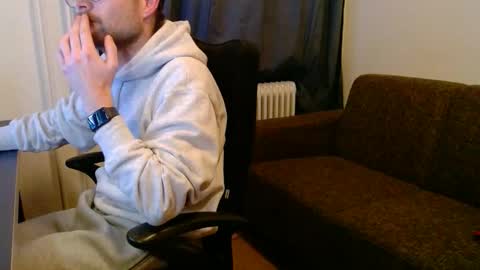 _whoisthatguy_ online show from November 25, 2025, 4:51 pm