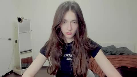 Willa online show from September 18, 2025, 4:42 pm