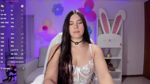 Luisa  online show from April 15, 2026, 4:52 am