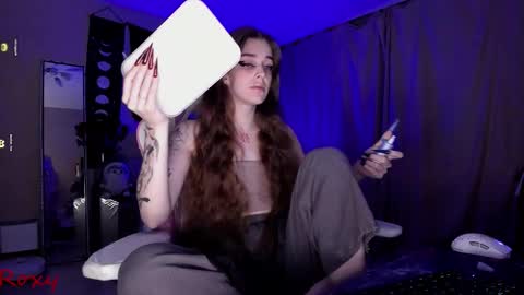 Roxy online show from September 29, 2025, 4:56 pm