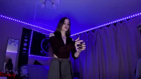 Roxy online show from April 10, 2026, 7:07 pm