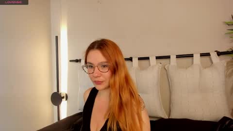 Snapshot of _zoe_3 chatting on June 1, 2026, 1:24 pm Zoe online show from June 1, 2026, 1:24 pm