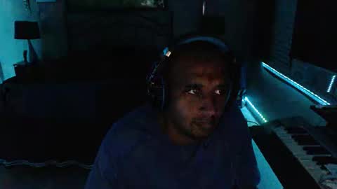 a4orce online show from October 15, 2025, 2:01 am