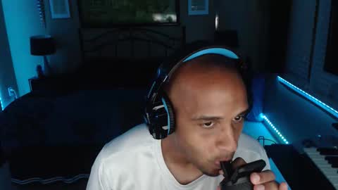 a4orce online show from April 14, 2026, 1:00 am