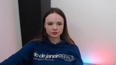 a_ariella_ online show from September 19, 2025, 2:51 pm