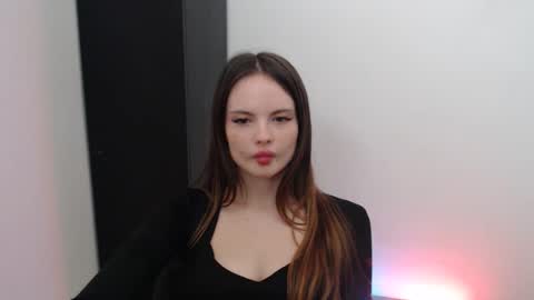 a_ariella_ online show from September 20, 2025, 7:09 am
