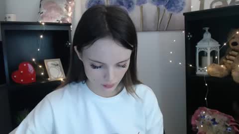 a_ariella_ online show from September 24, 2025, 12:30 pm