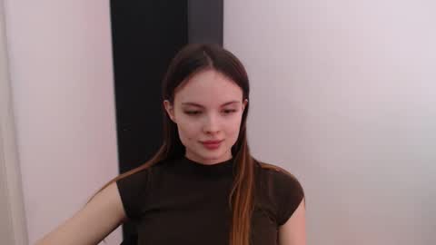 a_ariella_ online show from September 28, 2025, 12:21 pm
