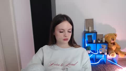 a_ariella_ online show from October 25, 2025, 7:05 am