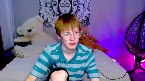 Kris Michael online show from July 28, 2026, 4:39 pm