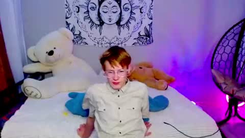 Kris Michael online show from July 28, 2026, 7:39 pm