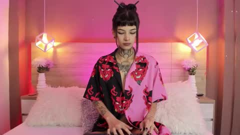 Luni  online show from November 7, 2025, 1:55 pm