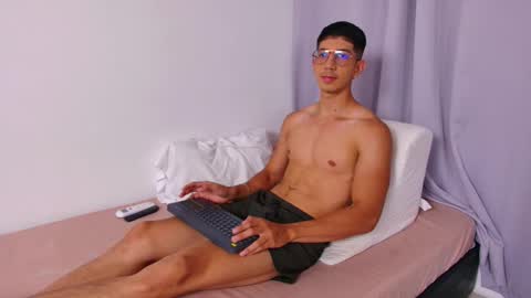 Axel online show from October 15, 2025, 2:01 am