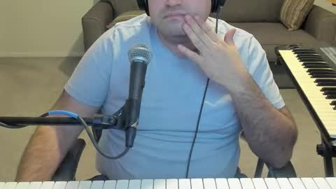 Aaron online show from February 7, 2026, 12:25 am