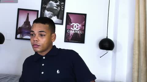 aaron_9827 online show from January 25, 2025, 11:34 am