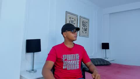 aaron_9827 online show from January 26, 2025, 12:43 pm