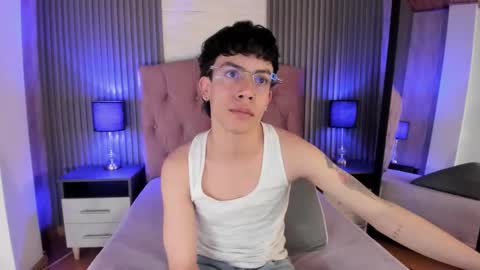 Aaron online show from October 13, 2025, 2:06 pm