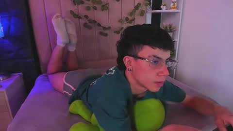 Aaron online show from November 6, 2025, 3:46 pm