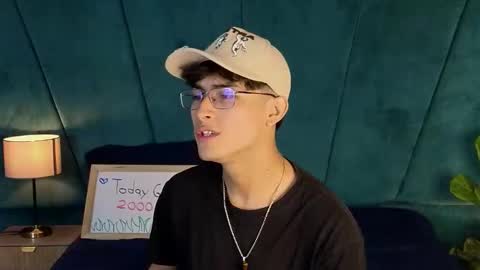 Aaron Ezequiel online show from December 3, 2025, 10:41 pm