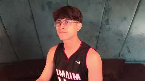 Aaron Ezequiel online show from April 11, 2026, 12:31 pm