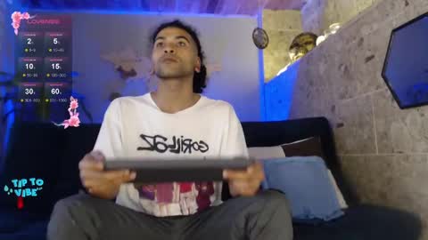 Aaron and Jassell online show from December 24, 2024, 6:28 pm