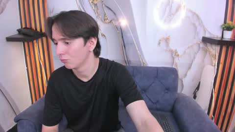 Snapshot of aaron_latinmen chatting on October 27, 2025, 7:07 pm Aaron online show from October 27, 2025, 7:07 pm