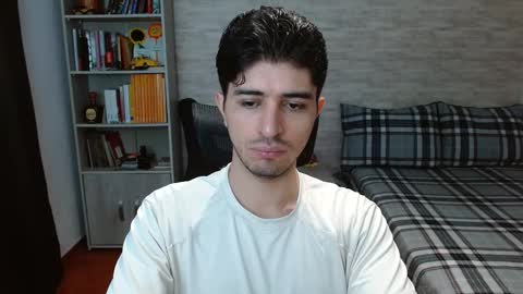 Aaron online show from November 4, 2025, 7:46 pm