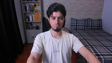 Aaron online show from December 17, 2025, 11:33 pm