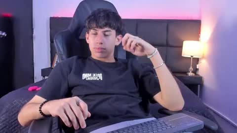 Aron online show from September 30, 2025, 6:24 pm