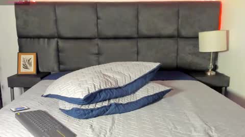 Aron online show from October 22, 2025, 7:13 pm