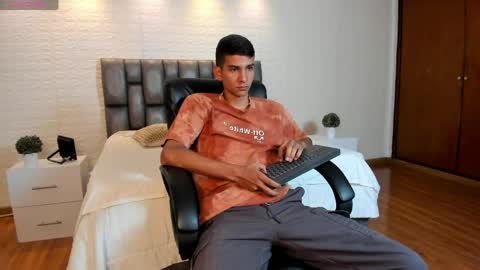 Aaron online show from April 13, 2026, 9:09 pm