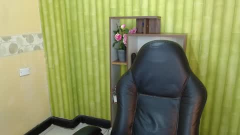 im NiallDun online show from February 27, 2025, 5:45 am