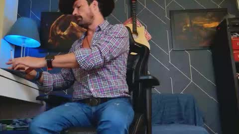 Aaron online show from September 30, 2025, 2:22 pm