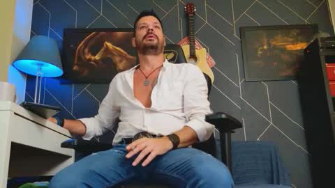 Aaron online show from October 12, 2025, 3:05 am