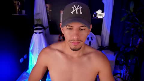 AARON  online show from October 5, 2025, 12:36 pm