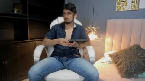 aaronfuentes7 online show from September 18, 2025, 6:54 pm