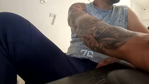 ig aaron hunter123 online show from January 8, 2025, 4:54 pm