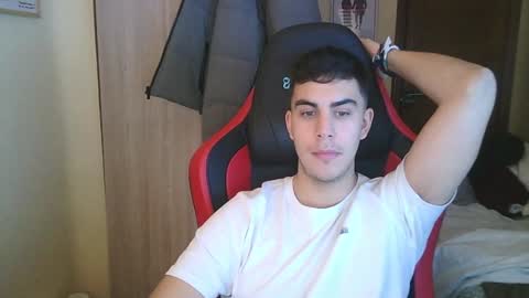 Snapshot of aaronlavine chatting on December 23, 2024, 3:33 pm aaronlavine online show from December 23, 2024, 3:33 pm