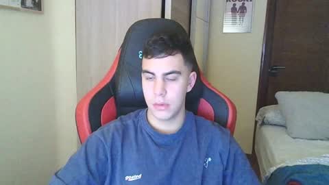 Snapshot of aaronlavine chatting on February 1, 2025, 6:51 pm aaronlavine online show from February 1, 2025, 6:51 pm