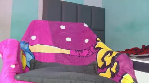 Snapshot of aaronlucasx_ chatting on November 15, 2025, 7:21 pm Aaron online show from November 15, 2025, 7:21 pm