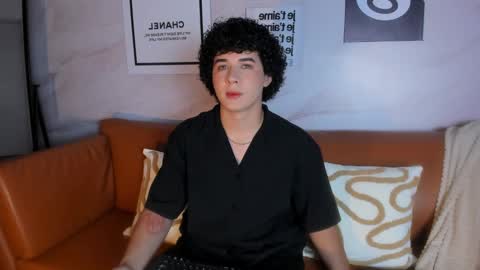 Snapshot of aaroooonn chatting on February 25, 2025, 11:41 am Aroon online show from February 25, 2025, 11:41 am